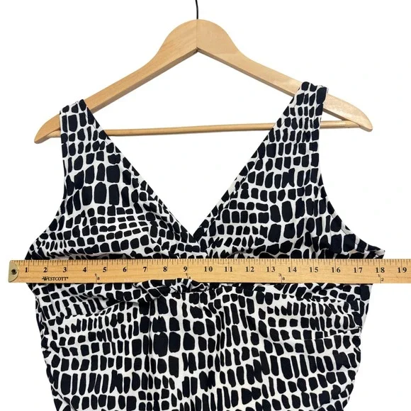 Trimshaper One-Piece Swimsuit Womens 18W Black White Geometric New Tummy Control